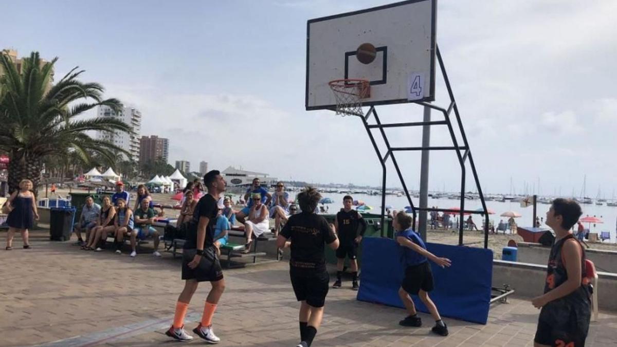 Los partidos de 3x3 de La Ribera son unos de los clásicos del verano del baloncesto regional. | L.O.