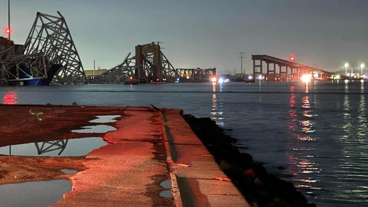 Las impresionantes imágenes del puente derribado por un carguero en Baltimore