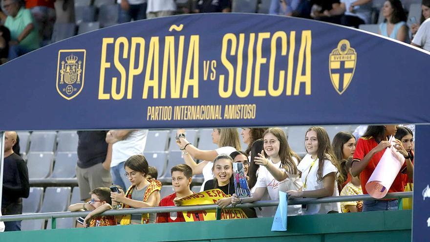 Las imágenes de la afición del España - Suecia femenino