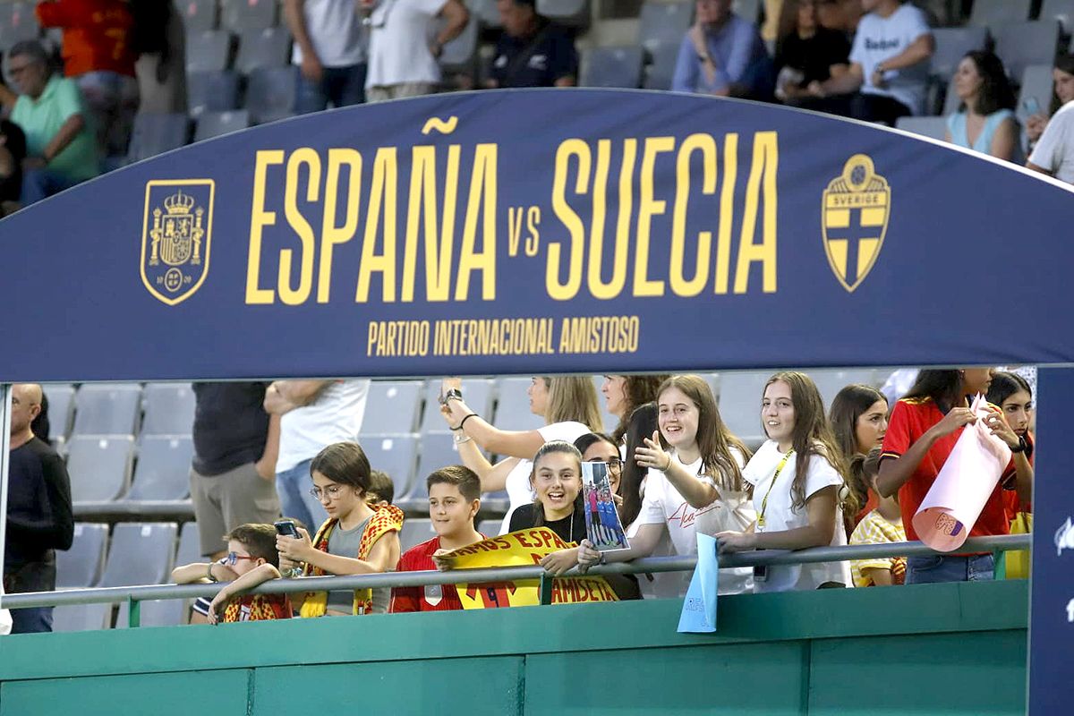 Las imágenes de la afición del España - Suecia femenino