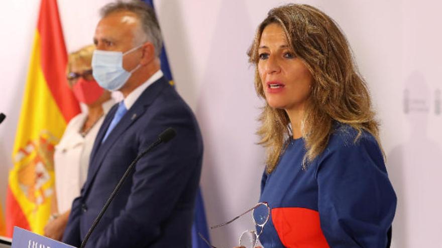 La ministra de Trabajo, Yolanda Díaz, y el presidente canario, Ángel Víctor Torres, hoy en rueda de prensa.