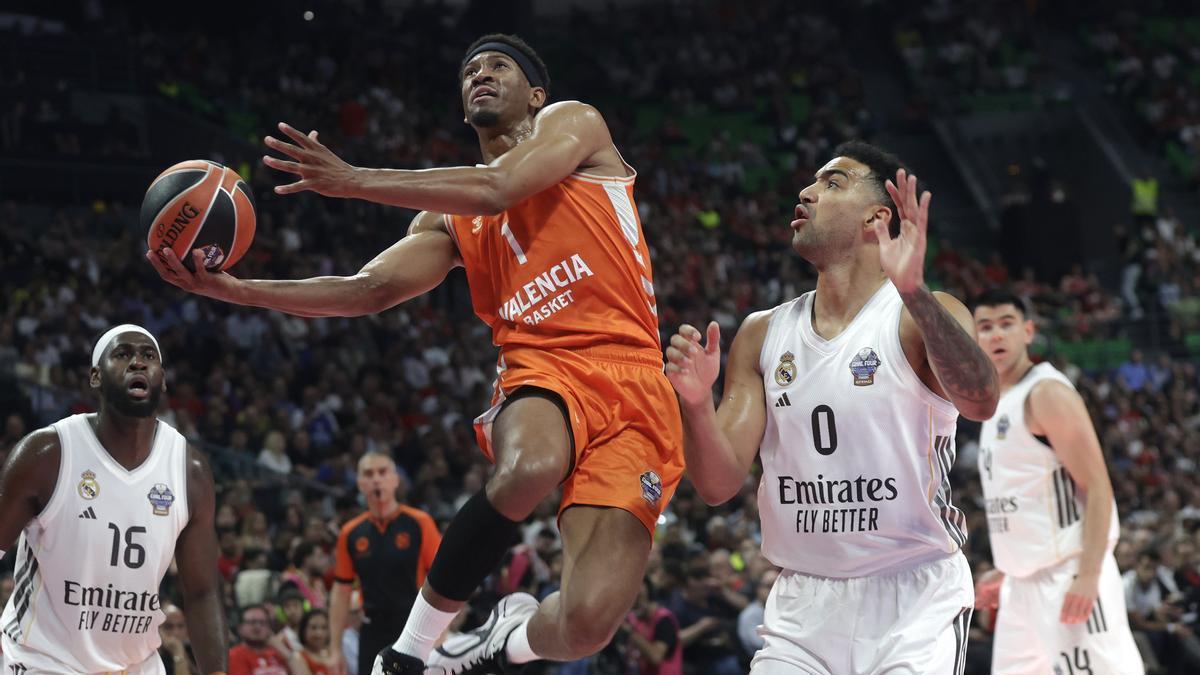 Kameron Taylor, en una entrada en la semifinal ante el Real Madrid.