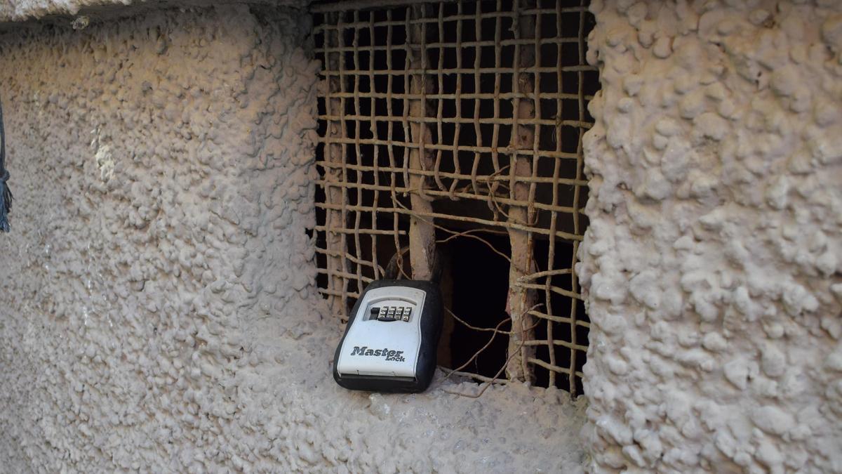 Keybox de un piso turístico en Sevilla.