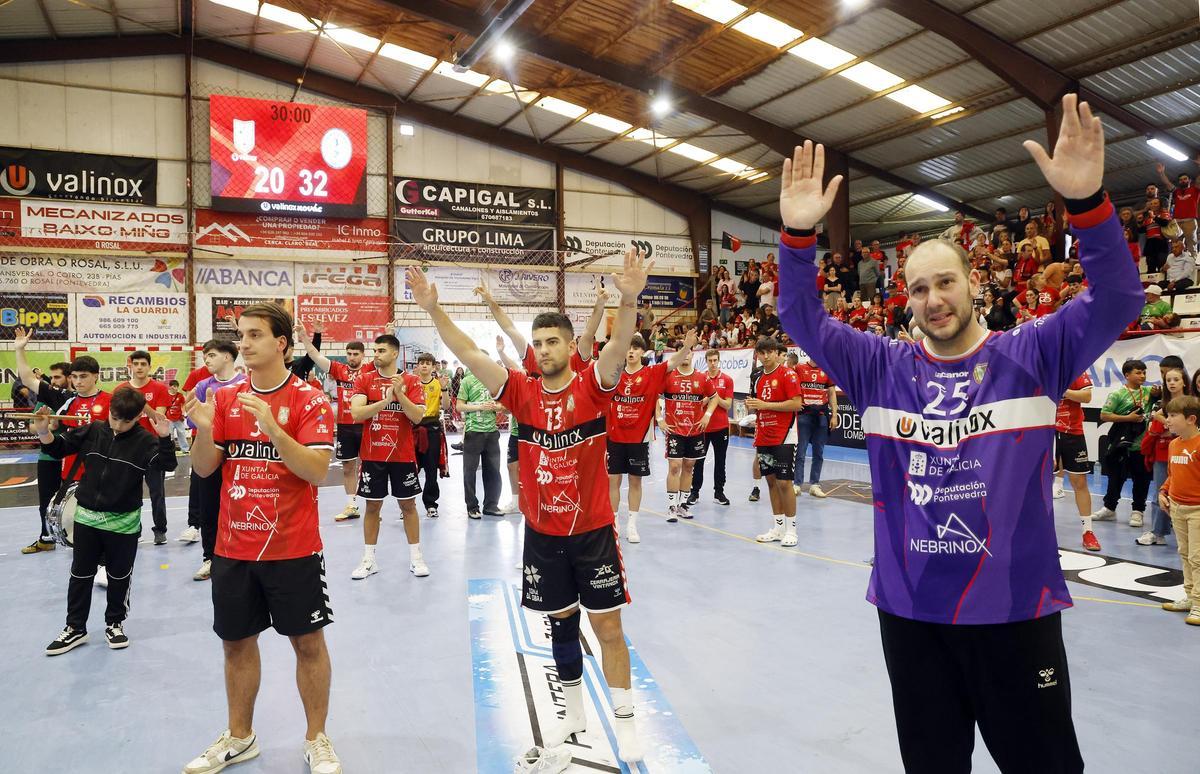Tristeza en O Rosal tras perder el ascenso ante el Zamora Tristeza en O Rosal tras perder el ascenso ante el Zamora