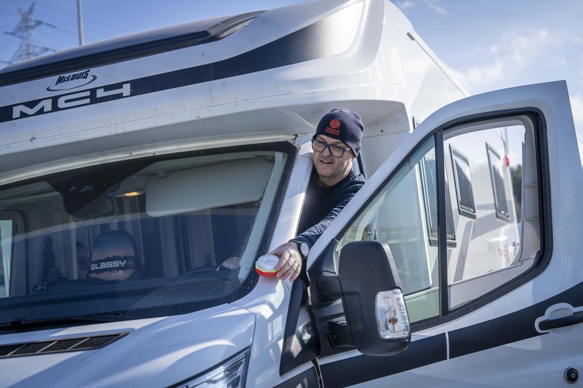 Primer día de aplicación de la nueva medida de llevar baliza V16 obligatoria en el coche