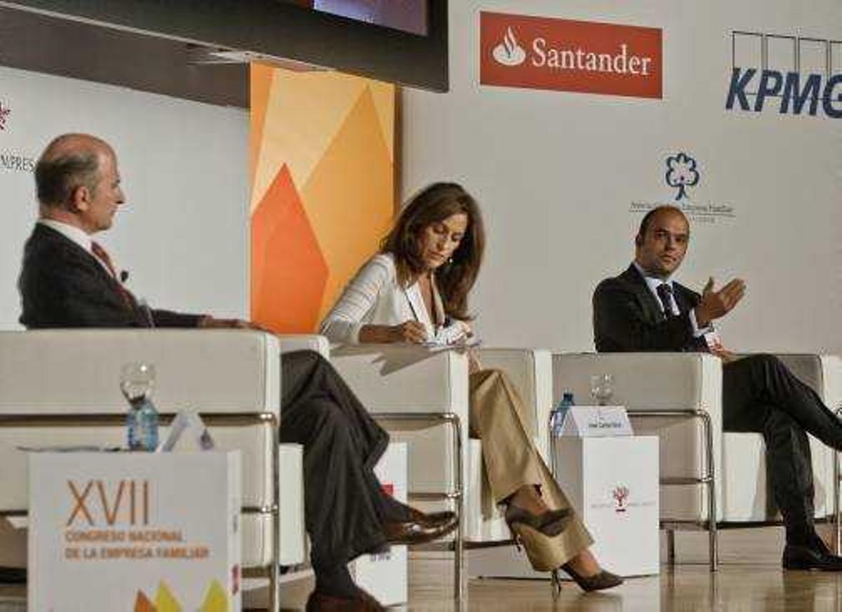 Los empresarios dan un suspenso rotundo a la situación política y casi un aprobado a la económica