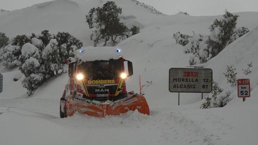 Contratarán maquinaria por vía de urgencia para retirar nieve en Castellón