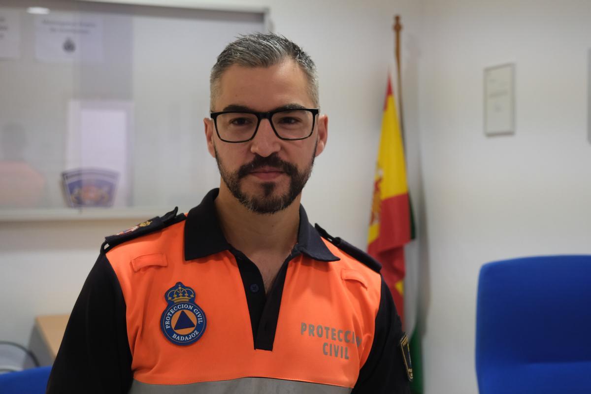 Bernardo Antonio Martínez, voluntario de Protección Civil en Badajoz.