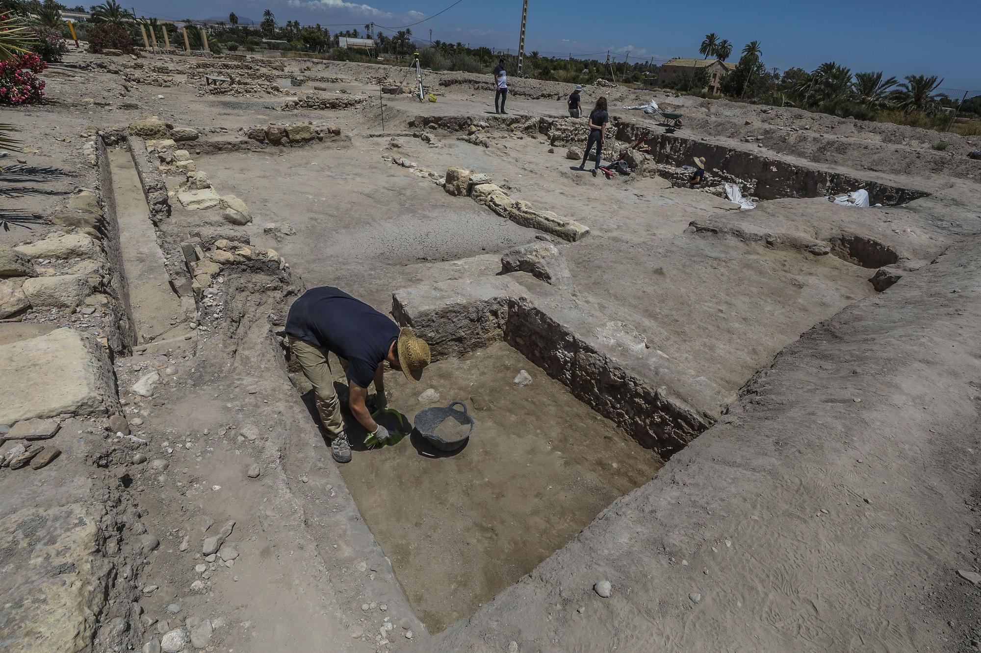 Primeras casas íberas halladas en las excavaciones en el yacimiento de La Alcudia en Elche