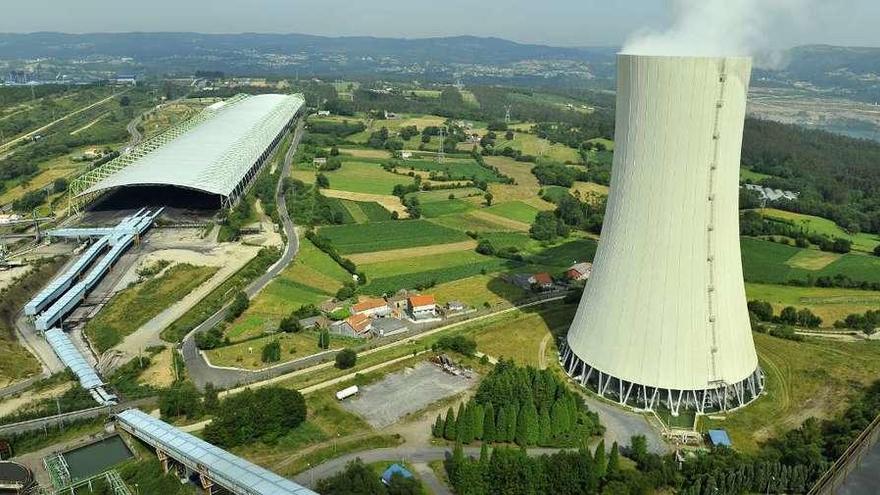 Vista aérea de parte de las instalaciones de la central térmica de Meirama, en Cerceda.