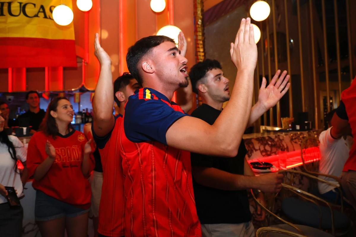 El ambiente del España-Portugal en Córdoba, en imágenes