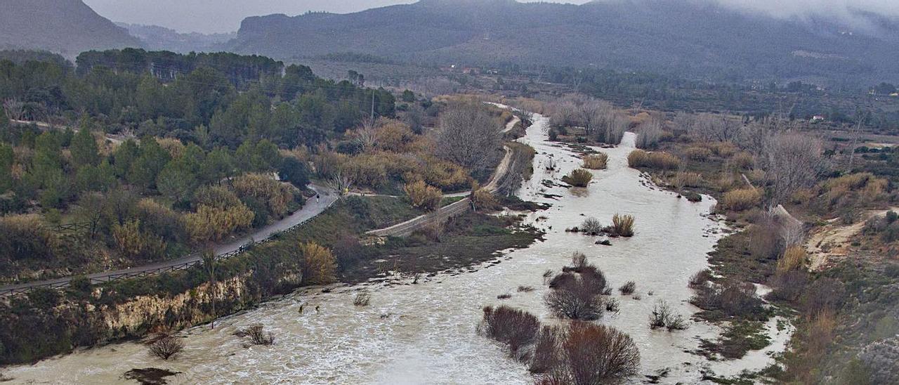 El desembalse forzoso de la presa de Bellús durante el temporal del pasado mes de enero.