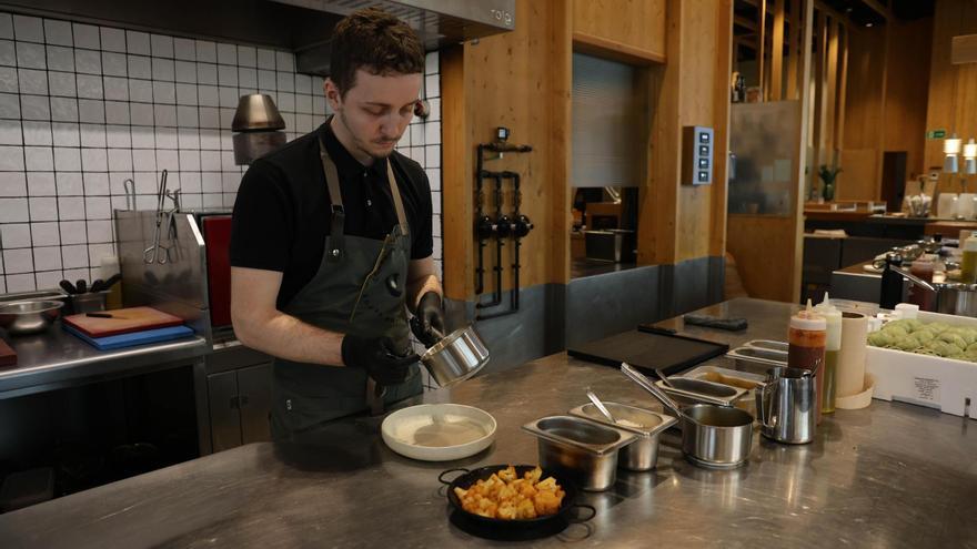 Detrás de los fogones de restaurantes vegetarianos y veganos en Vigo.