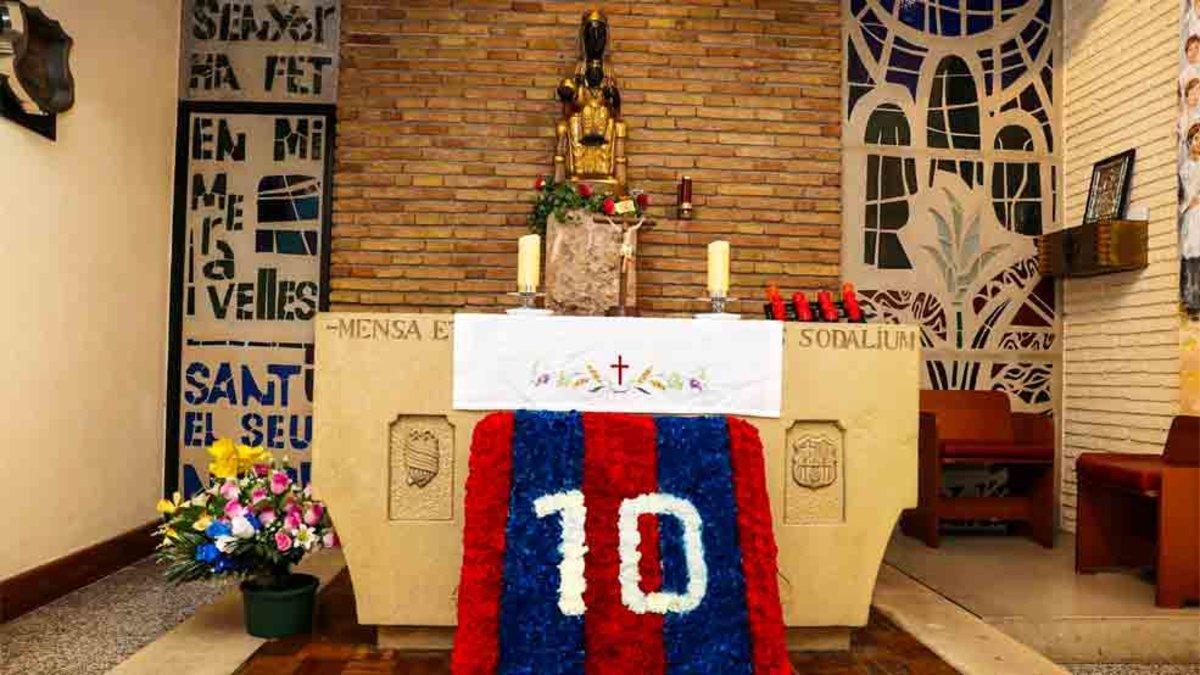 La ofrenda floral a Maradona en la capilla del Camp Nou