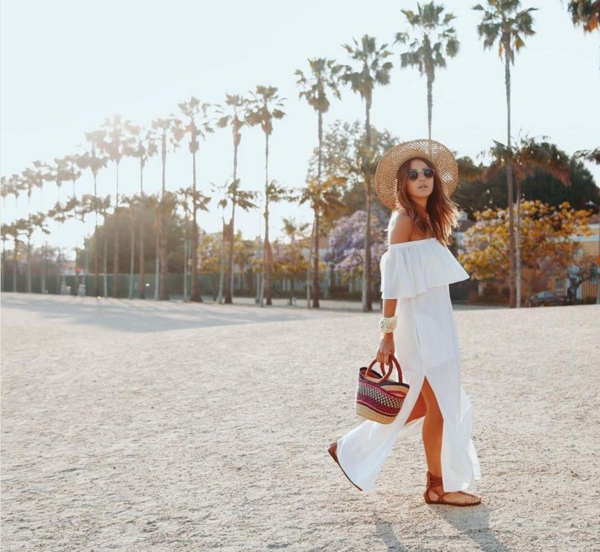 Looks blancos: maxi vestido off shoulder