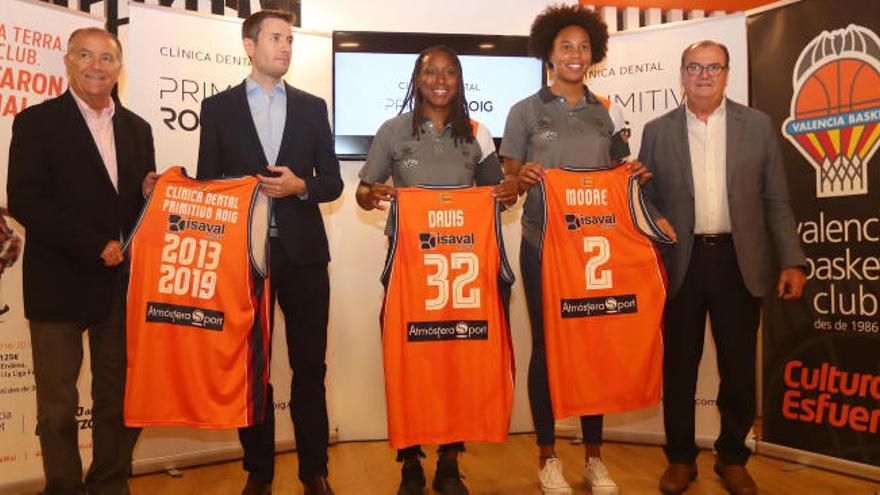 Tinara Moore y Jori Davis, en su presentación en La Fonteta