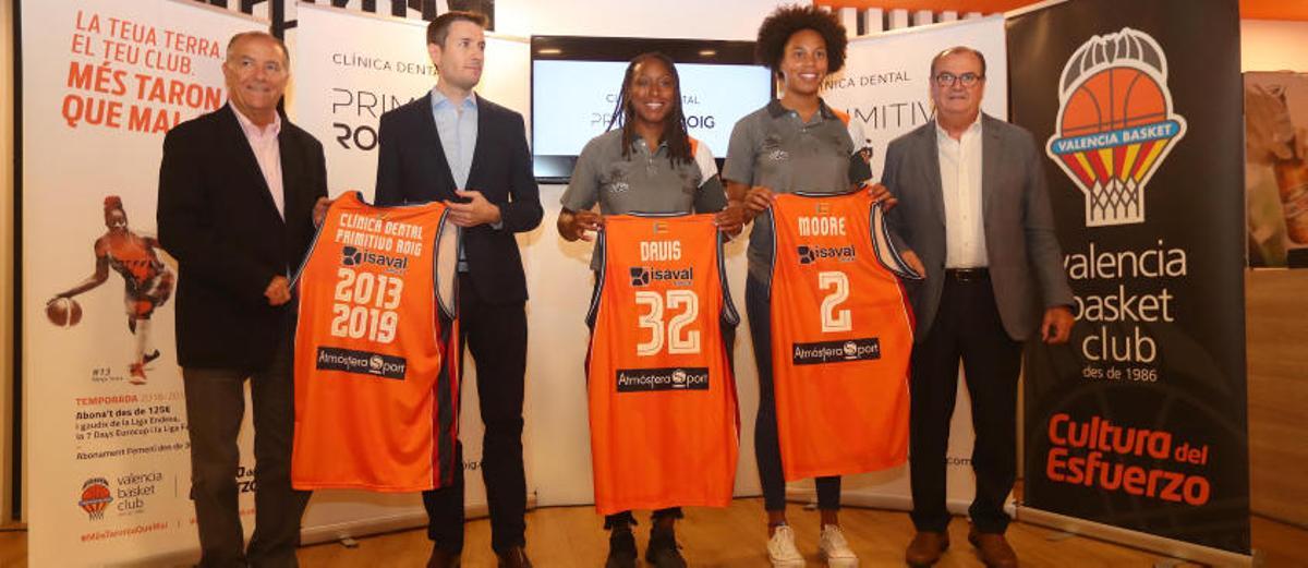 Tinara Moore y Jori Davis, en su presentación en La Fonteta