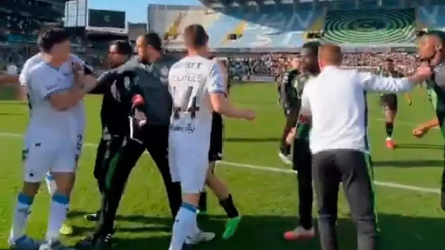 Lío monumental en el derbi entre el Círculo de Brujas y el Brujas por este motivo... ¿Provocación?