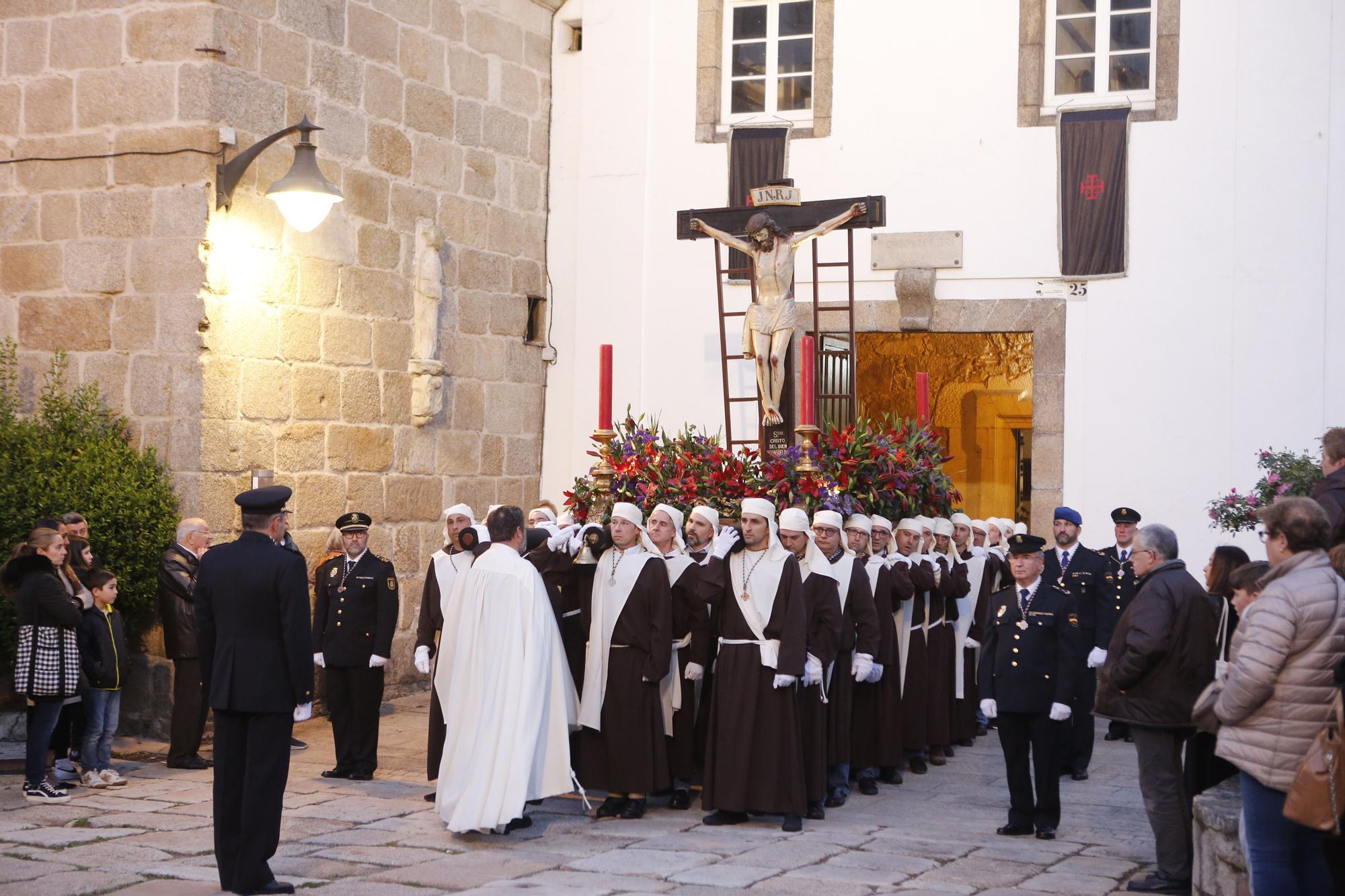 Semana Santa A Coruña: el Cristo del Buen Consuelo recorre la Ciudad Vieja