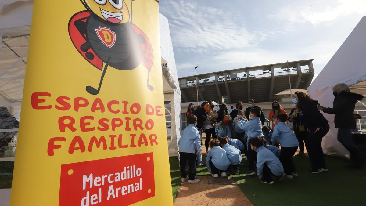 La ludoteca del mercadillo de El Arenal se ha inaugurado este domingo.