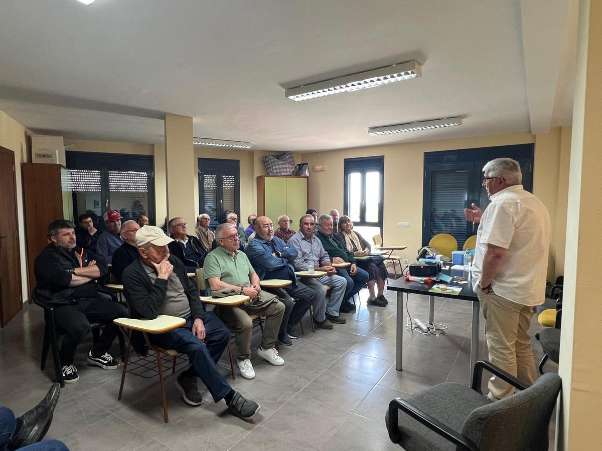 Reunión informativa en la sede de UPA-AIA en Campos con los ganaderos de la isla.