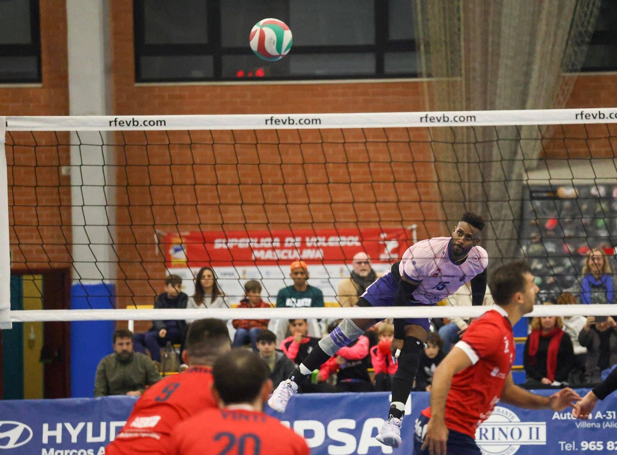 Partido del UPV Léleman Conqueridor ante el Cisneros Alter Tenerife (2-3)