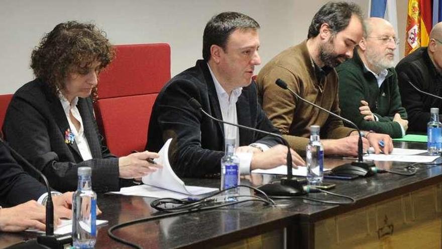 Agustín Hernández (PP), Goretti Sanmartín (BNG), Valentín González (PSOE), Daniel Díaz (Marea), Manuel Dios (Compostela Aberta) y Xosé Regueira (BNG).