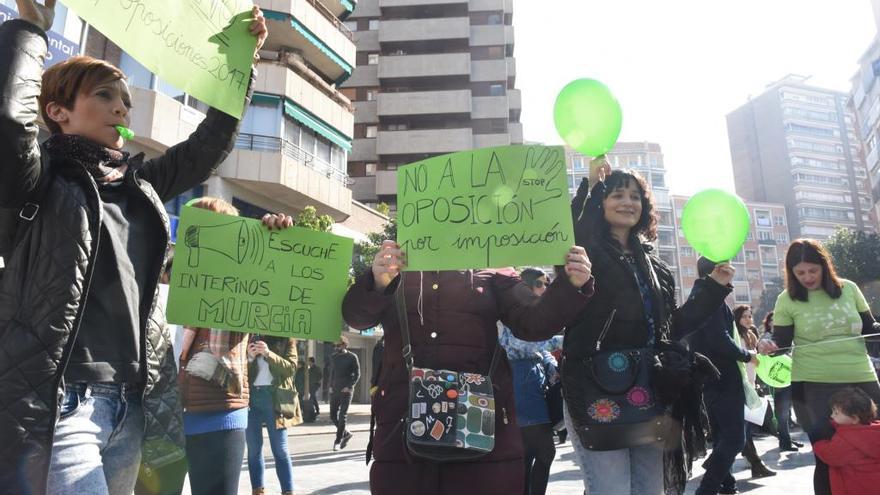 Protesta de profesores interinos contra la convocatoria de oposiones.