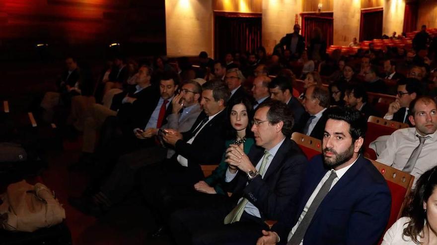 Foto de familia de los galardonados en los premios &quot;Impulsa&quot;. Por la izquierda, José Blásquiz (Atox), Rubén Sánchez y Jorge Villarrica (SVMAC), Mariel Díez (Triditive), Óscar Cosido y Margarita Hidalgo (Virtual Intelligence), Carmen Zamora (Terrain) y Ramón Coalla (Coalla Logística).