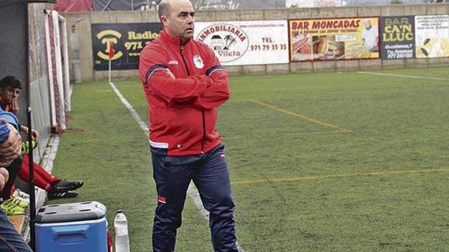 Paco Navarrete se estrena en el Santa Catalina con una derrota ante el Mercadal