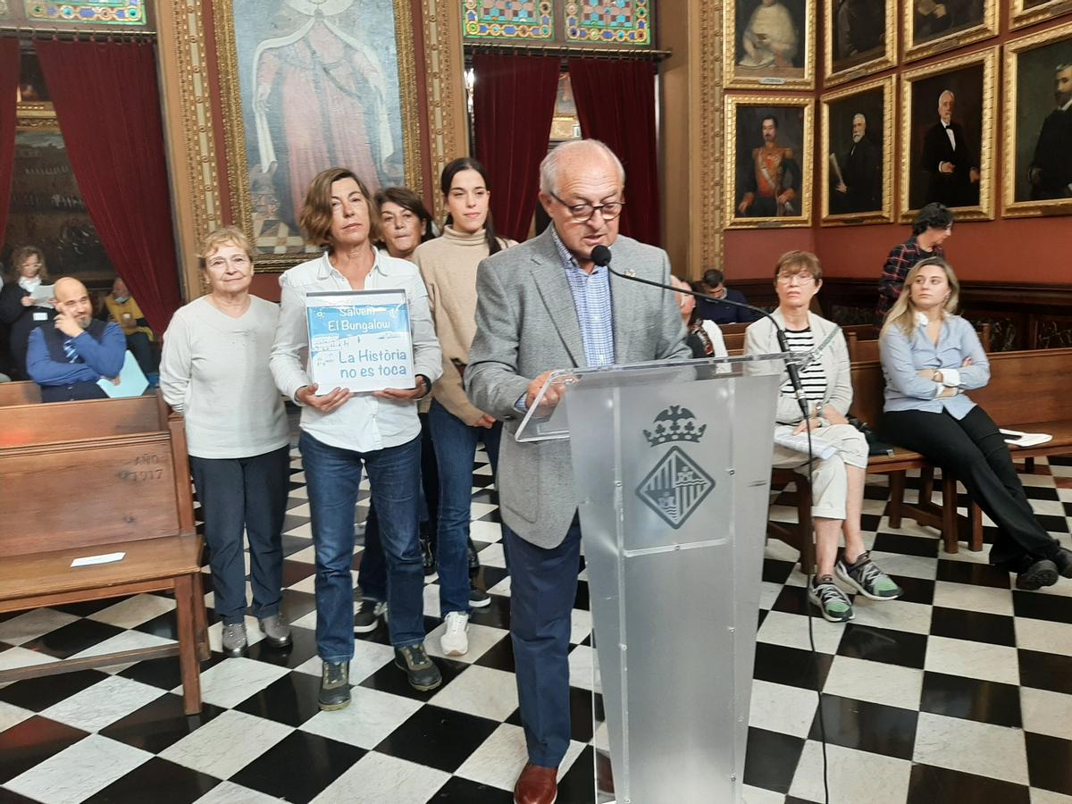 El presidente de la asociación del Coll d'en Rabassa, Joan Fortesa ha intervenido en el pleno.