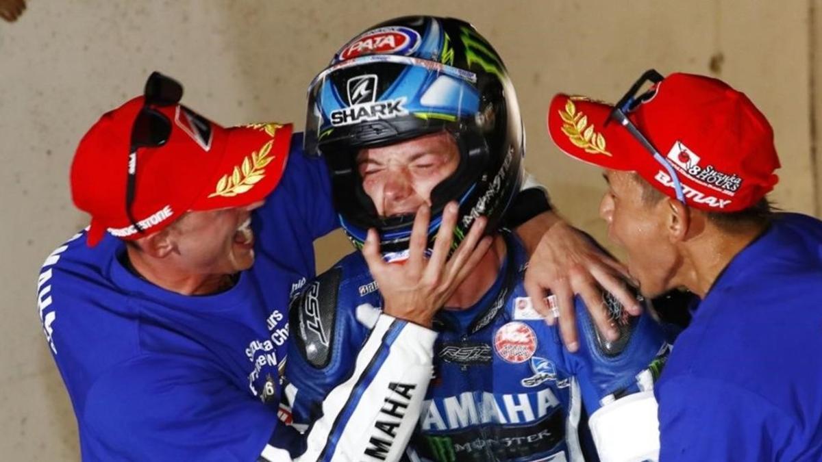 Espargaro, Lowes y Nakasuga celebran la victoria.