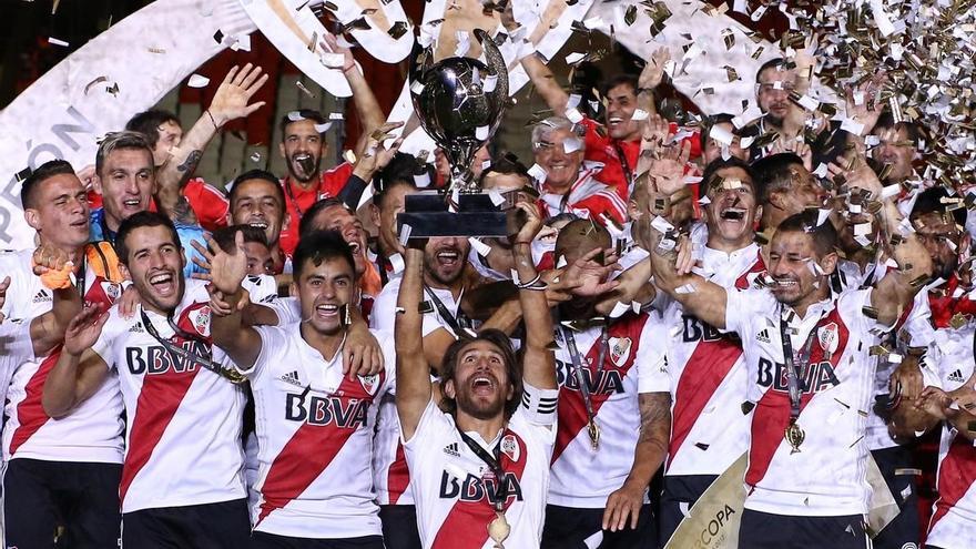 Una pareja argentina llama a su hijo River Plate en homenaje al club de fútbol