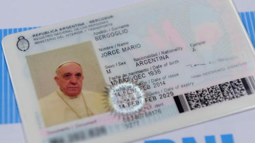 Nuevo documento nacional de identidad (DNI) del Papa Francisco