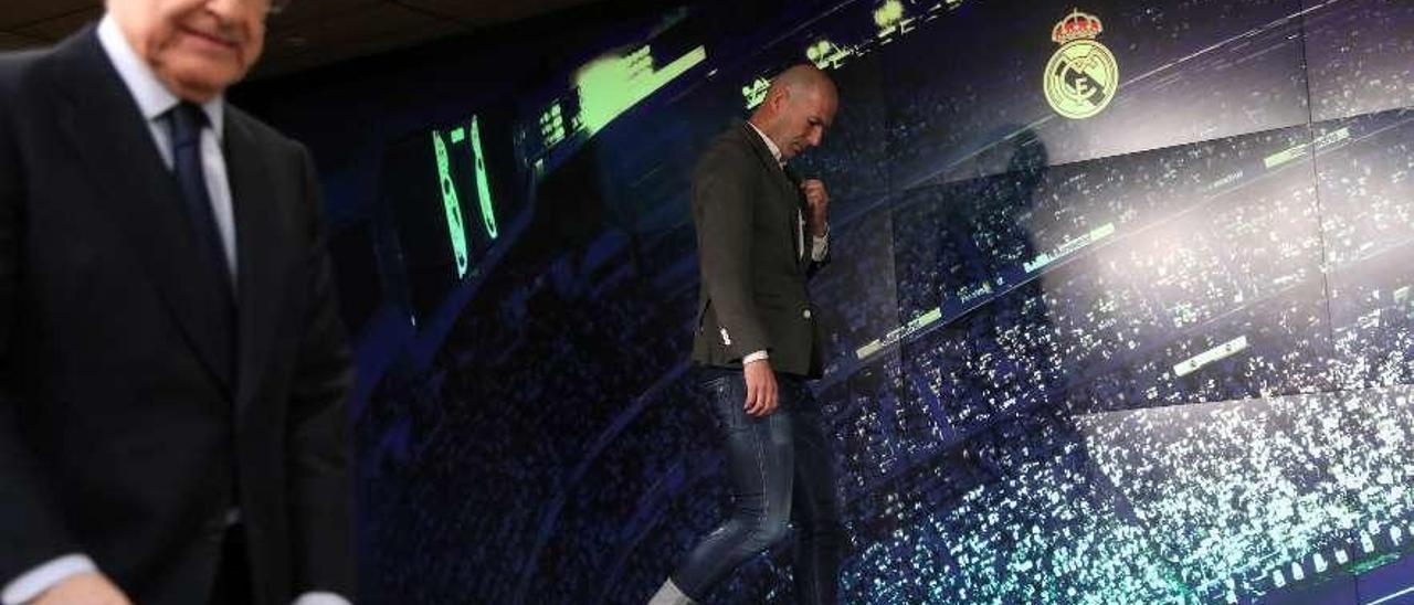 Florentino Pérez y Zidane, en la presentación del entrenador francés.