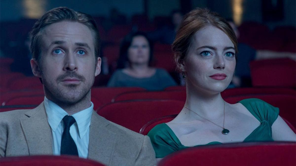 Ryan Gosling y Emma Stone en la escena del cine de La La Land