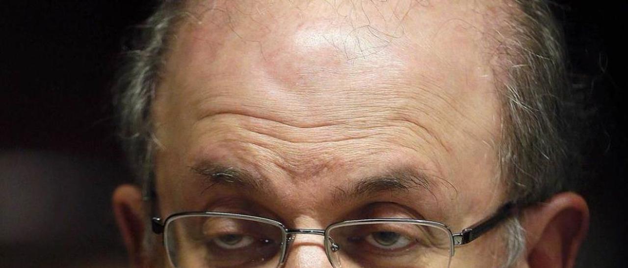 Salman Rushdie, durante la rueda de prensa.