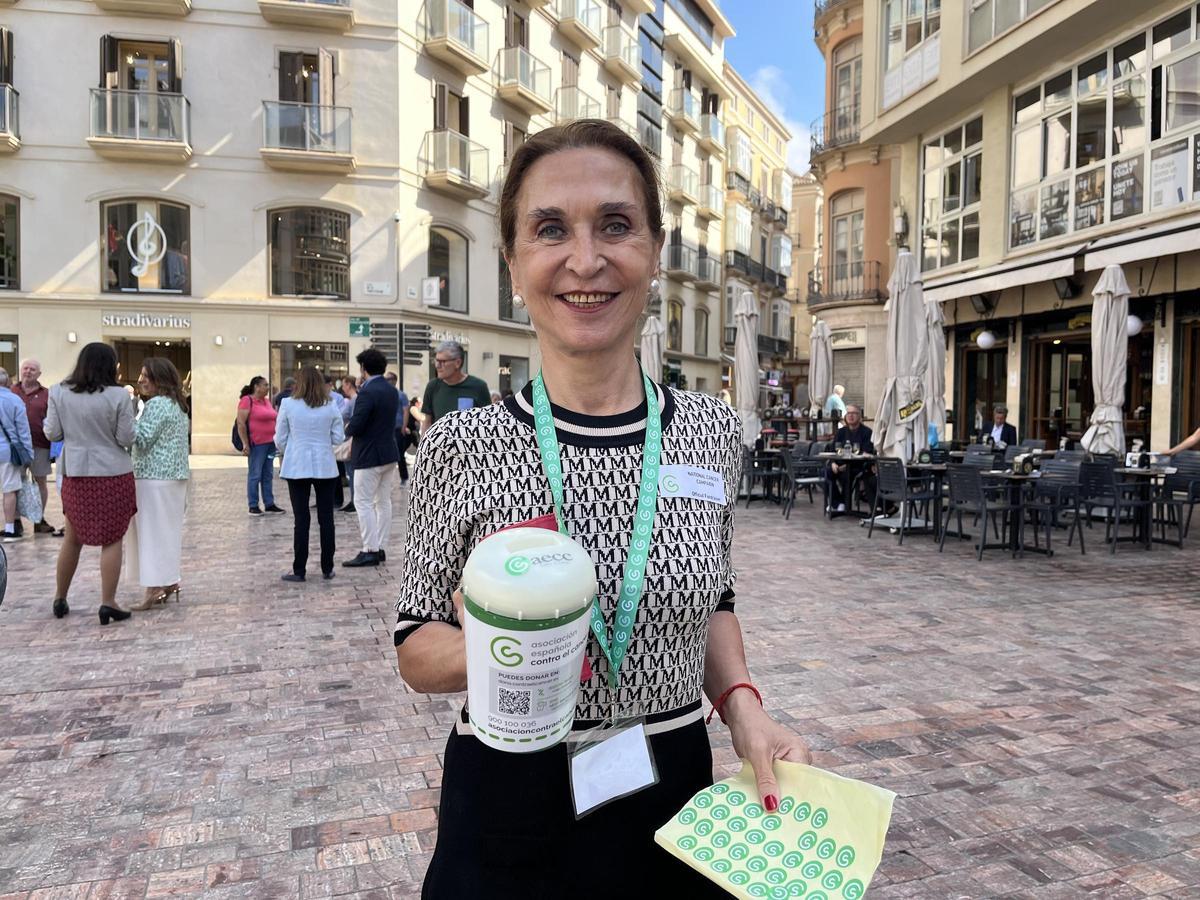 Mariluz Aguilar-Galindo, una de las voluntarias de la AECC que participa en el día de la Cuestación.