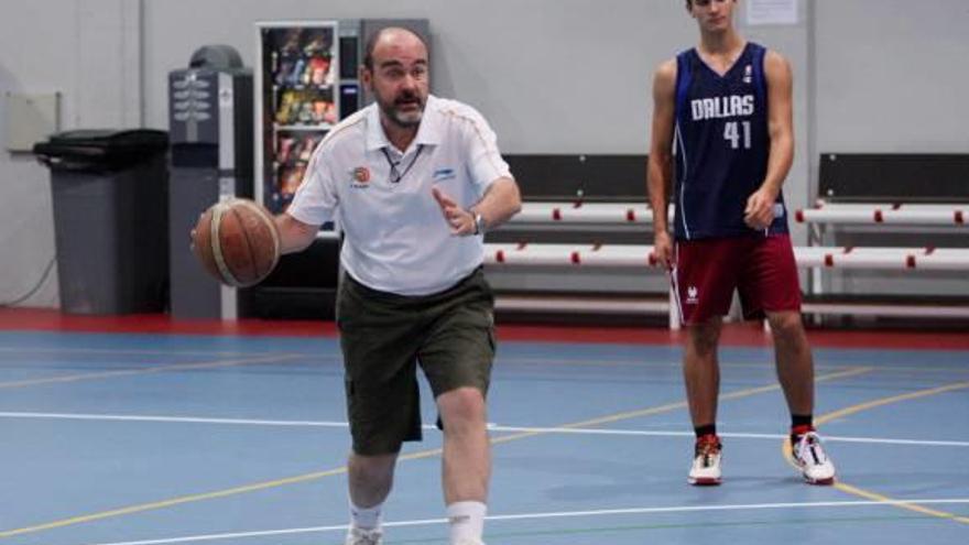 Poch, durant la seva etapa al júnior del Club Escola Bàsquet Girona, l&#039;any 2013.