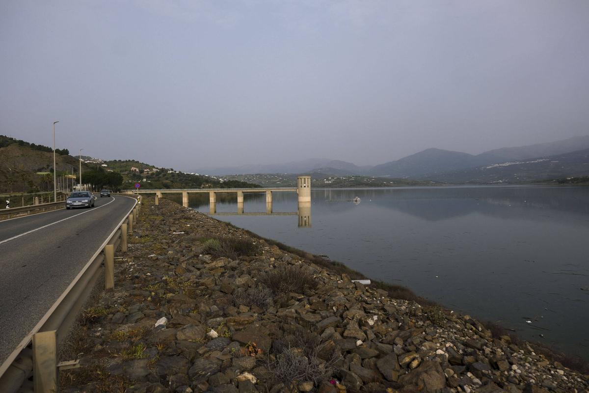 Desembalse de La Viñuela Desembalse de La Viñuela