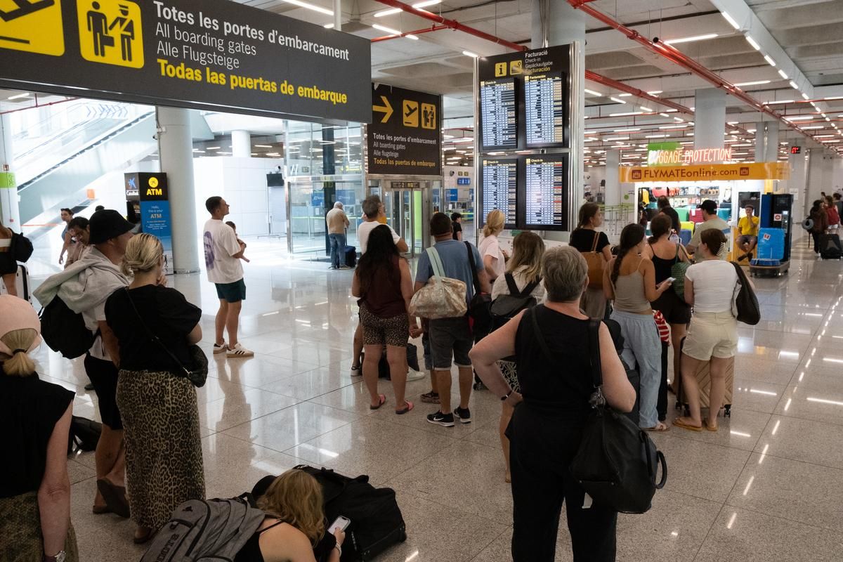 Las fotos del aeropuerto de Palma durante la primera jornada de huelga de controladores franceces