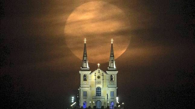 Fotogalería: Así se ha visto la superluna en el mundo