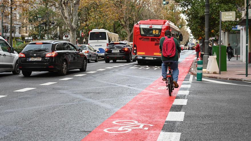 El PP afirma que el carril bici de Pérez Galdós "incumple" las directrices de la DGT y es "imposición" de Grezzi