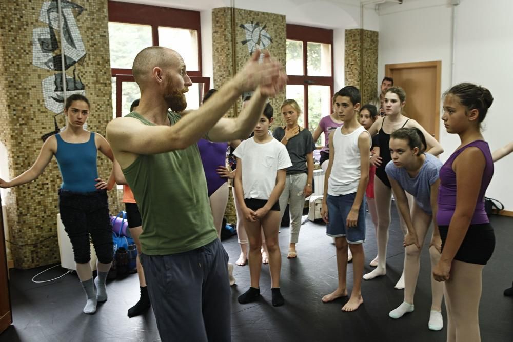 III curso de danza organizado y dirigido por el sierense Borja Villa en la Laboral