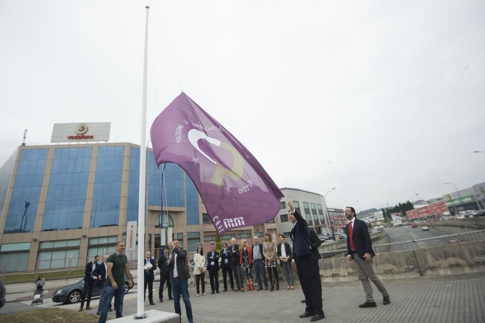 La bandera reconoce la calidad de los parques empresariales.