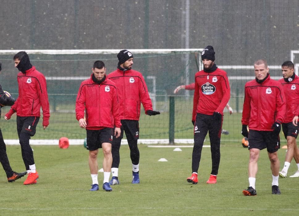 La plantilla regresa a Abegondo en una sesión de recuperación para los titulares ante el Sporting de Gijón.