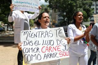 Trabajadores venezolanos realizan una protesta nacional en contra de las medidas salariales