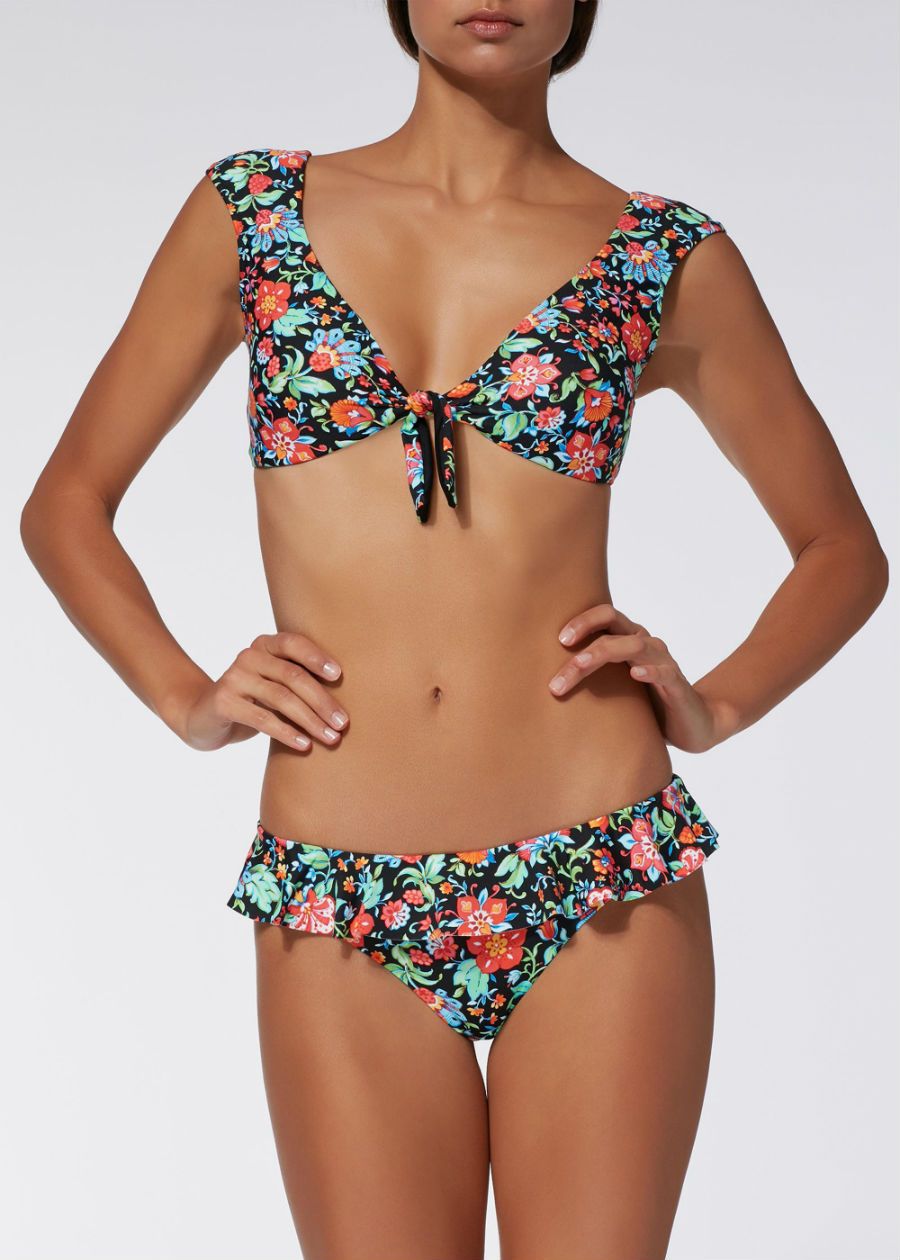 estimular Impresión Confrontar El bikini floral de Sara Carbonero es todo lo que necesitas para tus  vacaciones - Woman