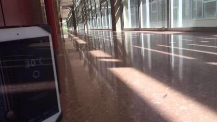 Colegios e institutos se resignan al calor en las aulas con ventiladores y botellas de agua