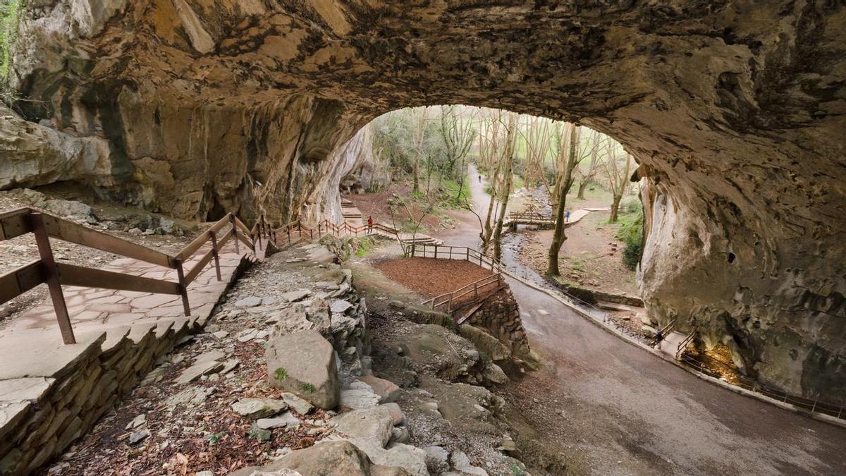 La cueva de las brujas es la principal atracción turística del municipio